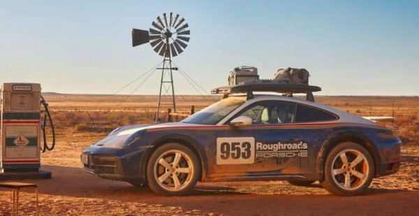 Историята на Porsche с ралитата се простира до повече от известната победа на 959 в Дакар от 1986 г. Редица рали 911 състезатели също имат успехи на различни международни събития, въпреки че нито едно от тят преди това не е достъпно за клиента. Това се промени с представянето на 911 Dakar през 2022 г. С обширен списък от модификации за всякакви терени, то е оборудваон за чакъл, пясък, сняг и мръсотия направо от фабриката.

Силните офроуд гуми и повдигнатото окачване са сред най-очевидните подобрения, които колата получава, заедно с пластмасова облицовка и вложки от неръждаема стомана за по-добра устойчивост срещу вода и навлизане на мръсотия. Багажникът на покрива също може да бъде оборудван с редица допълнителни аксесоари.

Ограничената максимална скорост на автомобила от 240 км/ч го поставя в неизгодно положение в сравнение с други варианти на 911 на пътя, но очевидно това не е водещо за феновете на модела. 